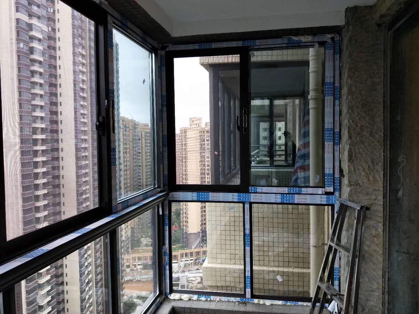 铝合金阳台窗